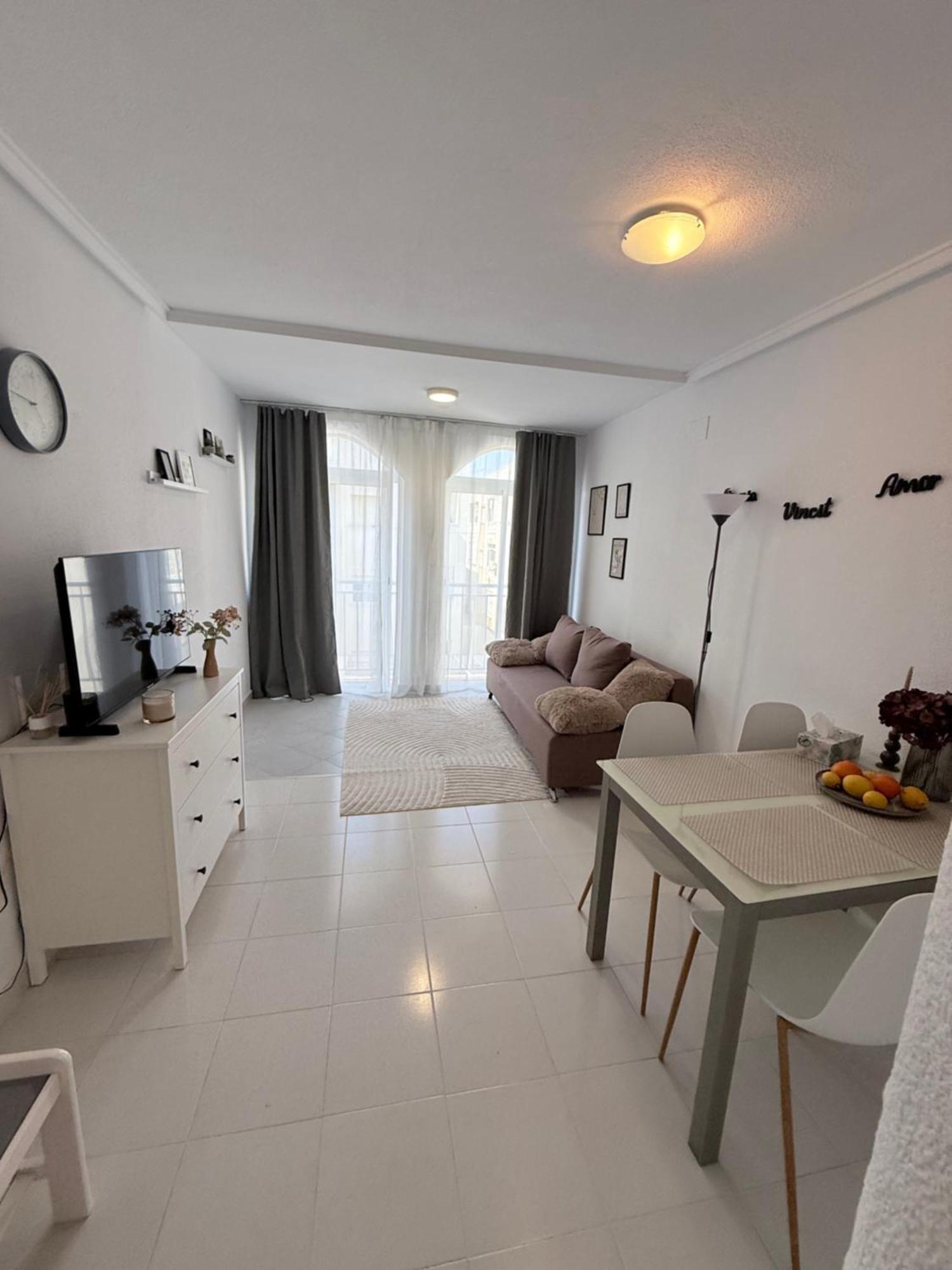 Two- Story Near The Sea 5 Minutes Apartment *